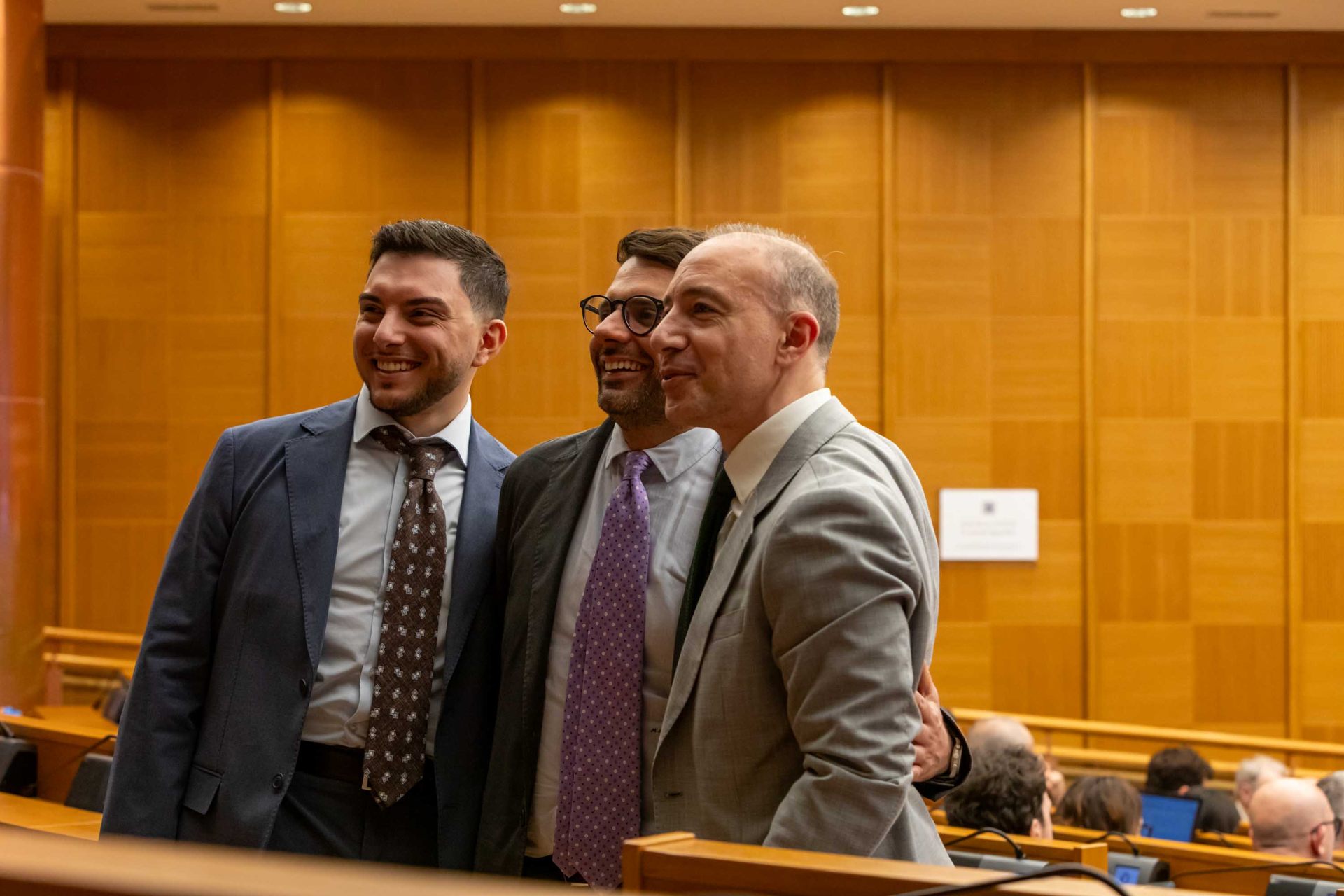 Marco Cioffi junto a su equipo en la sala de la Cámara de los Diputados durante la ceremonia del Premio América Innovación.